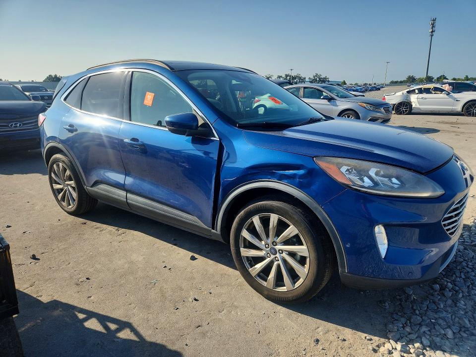 Photo 4 from auction – 2022 FORD ESCAPE with VIN 1FMCU9J92NUA12262