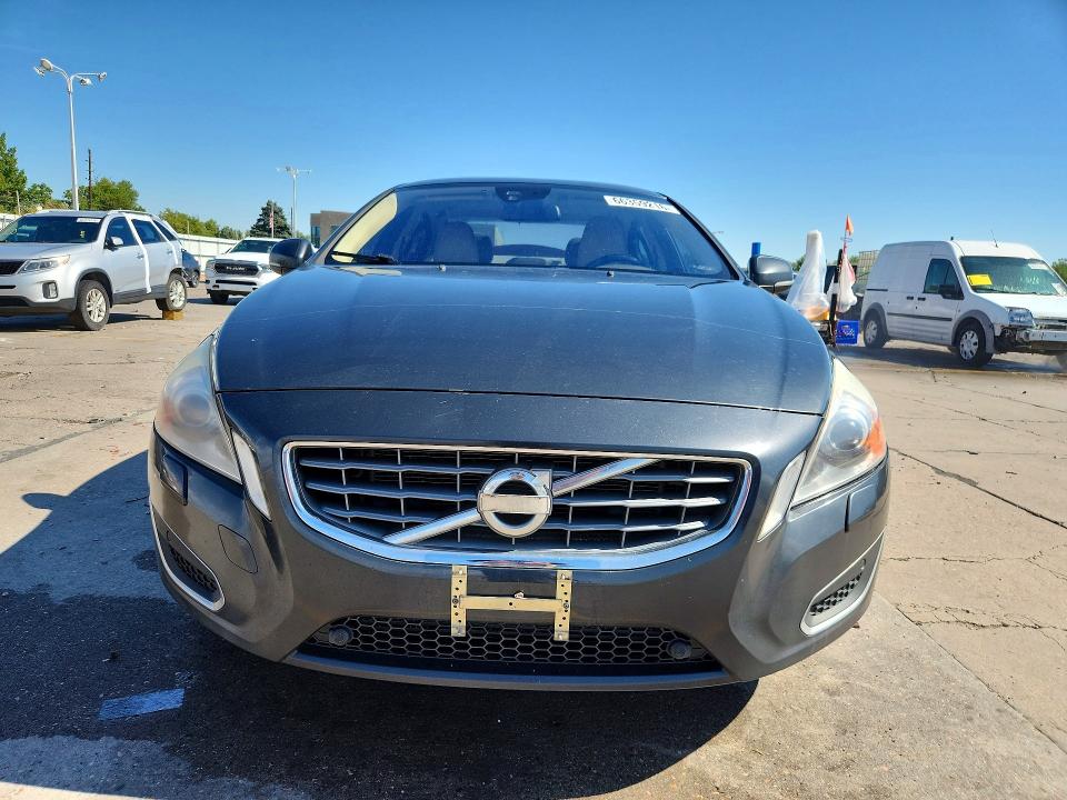 Photo 5 from auction – 2013 VOLVO S60 with VIN YV1612FH1D2202463