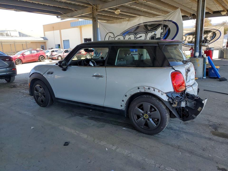Photo 2 from auction – 2022 MINI COOPER with VIN WMW13DJ07N2R94396