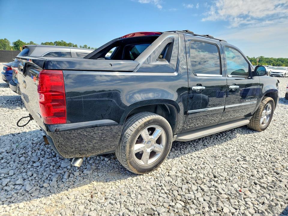 Photo 3 from auction – 2011 CHEVROLET AVALANCHE with VIN 3GNMCGE06BG348367