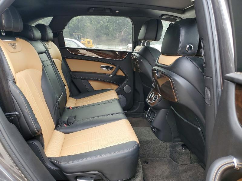 Photo 11 from auction – 2018 BENTLEY BENTAYGA with VIN SJAAC2ZV6JC018686