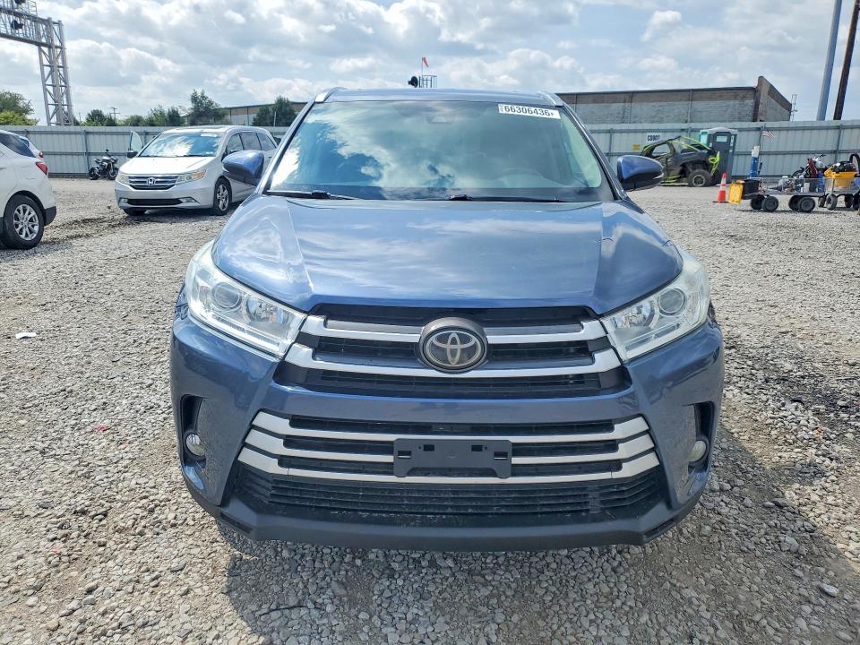 Photo 5 from auction – 2018 TOYOTA HIGHLANDER with VIN 5TDJZRFH5JS819080