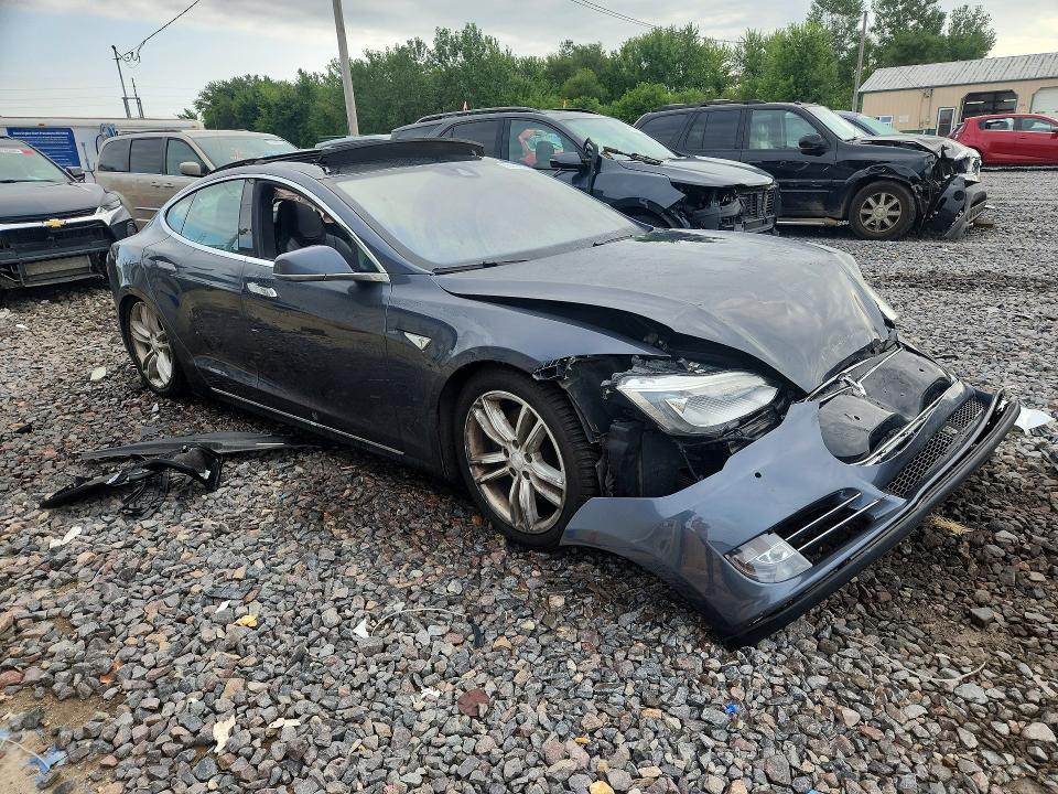 Photo 4 from auction – 2016 TESLA MODEL S with VIN 5YJSA1E23GF128444