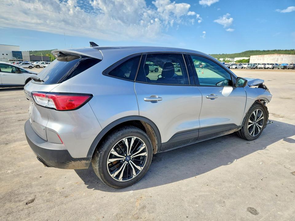 Photo 3 from auction – 2022 FORD ESCAPE with VIN 1FMCU0BZ7NUA07908