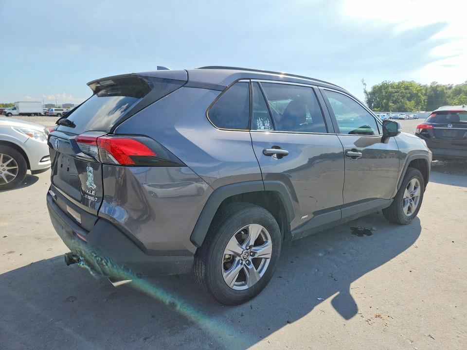 Photo 3 from auction – 2022 TOYOTA RAV4 with VIN 4T3RWRFVXNU077362