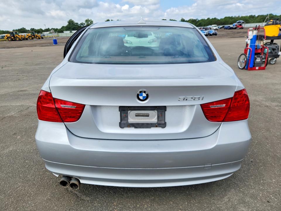 Photo 6 from auction – 2010 BMW 328 with VIN WBAPK5C59AA653707
