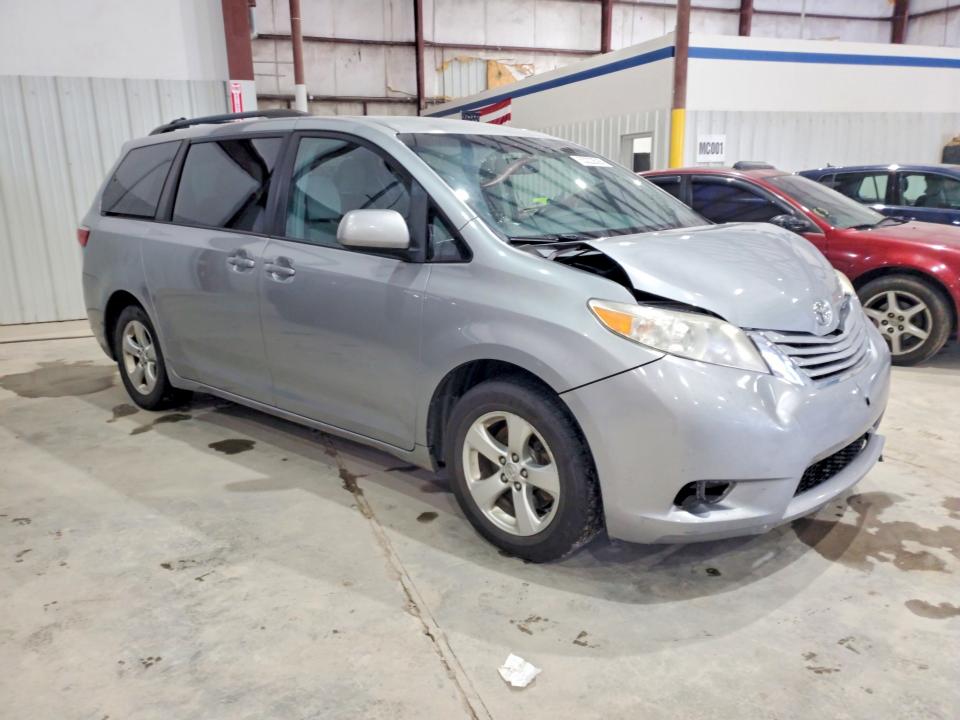 Photo 4 from auction – 2016 TOYOTA SIENNA with VIN 5TDKK3DC4GS720501