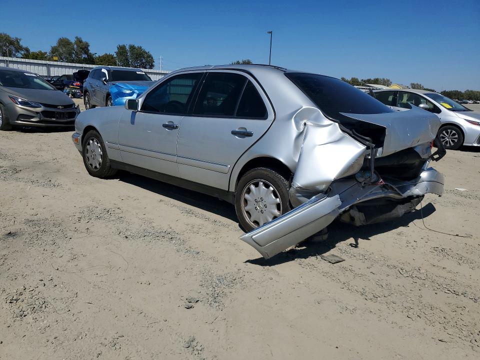 Photo 2 from auction – 1997 MERCEDES-BENZ E with VIN WDBJF55F9VA423365