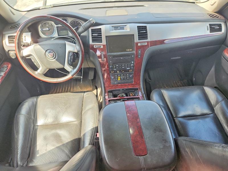 Photo 8 from auction – 2010 CADILLAC ESCALADE with VIN 1GYUCHEF0AR200842