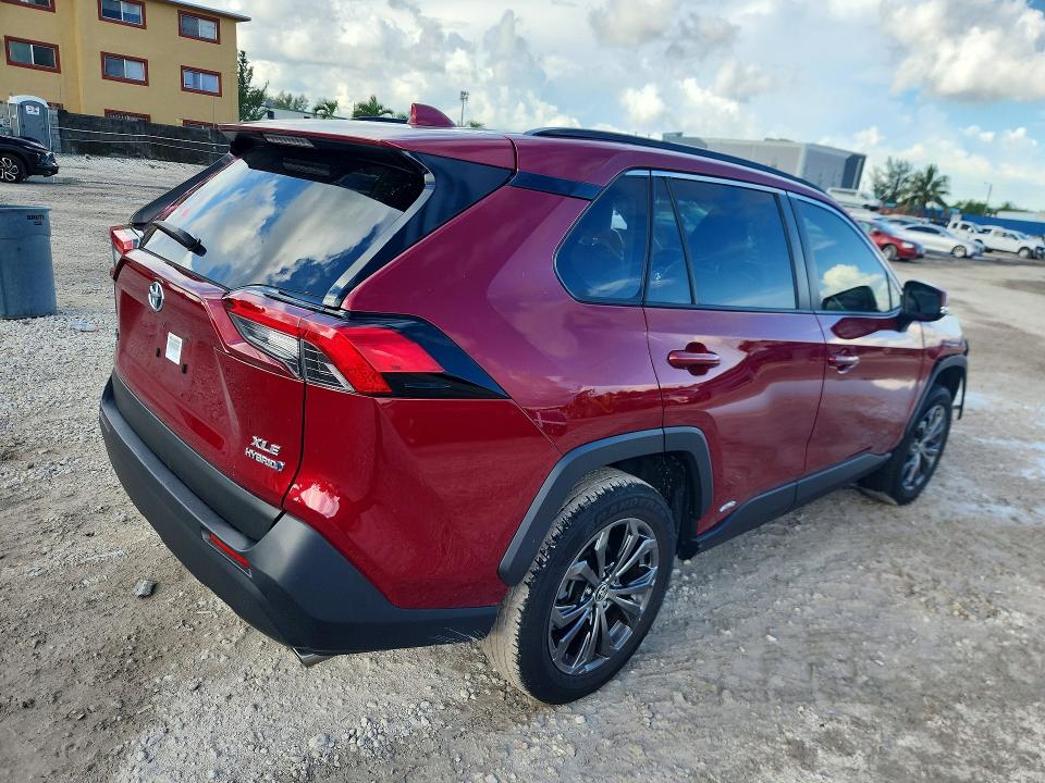 Photo 3 from auction – 2023 TOYOTA RAV4 with VIN JTMB6RFV1PD106717