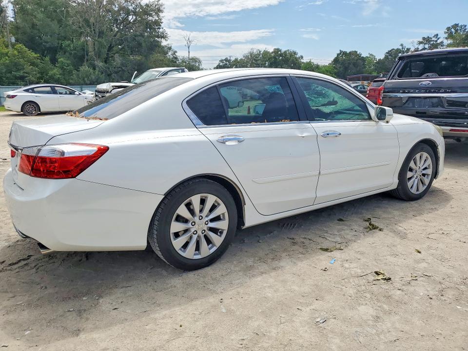 Photo 3 from auction – 2015 HONDA ACCORD with VIN 1HGCR2F84FA133571