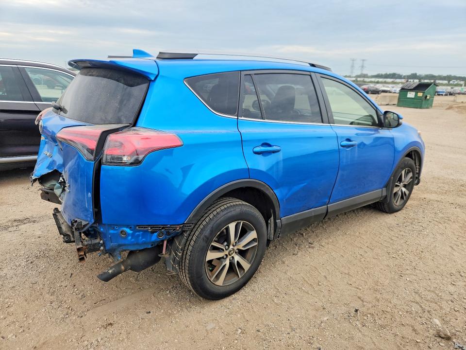 Photo 3 from auction – 2017 TOYOTA RAV4 with VIN JTMRFREV6HD213828