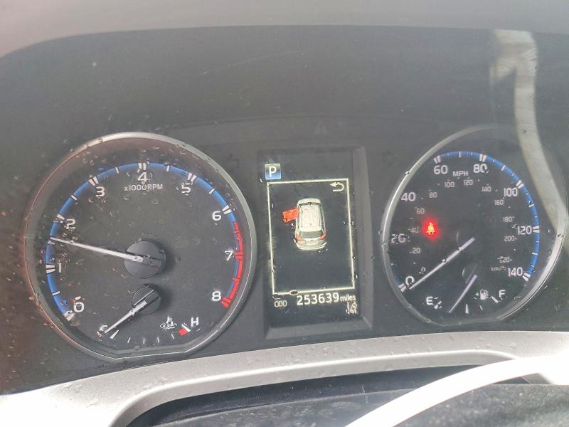 Photo 9 from auction – 2018 TOYOTA RAV4 with VIN JTMBFREV6JD256623