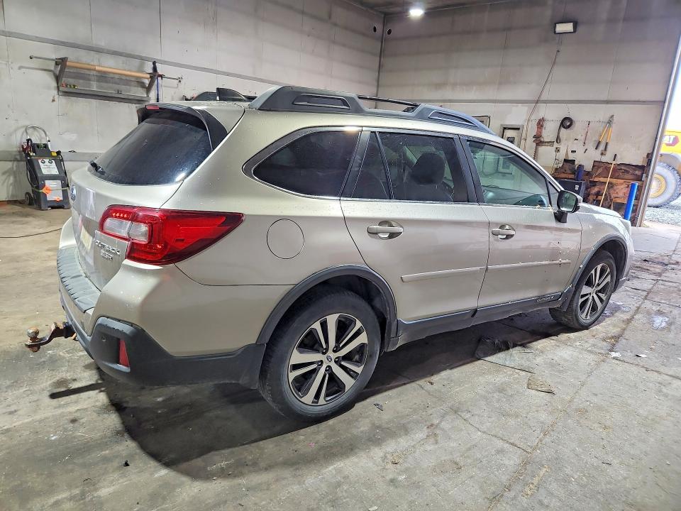 Photo 3 from auction – 2018 SUBARU OUTBACK with VIN 4S4BSENC6J3330921