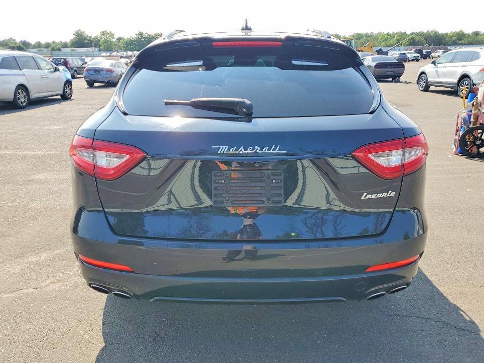 Photo 6 from auction – 2017 MASERATI LEVANTE with VIN ZN661XUS4HX245610