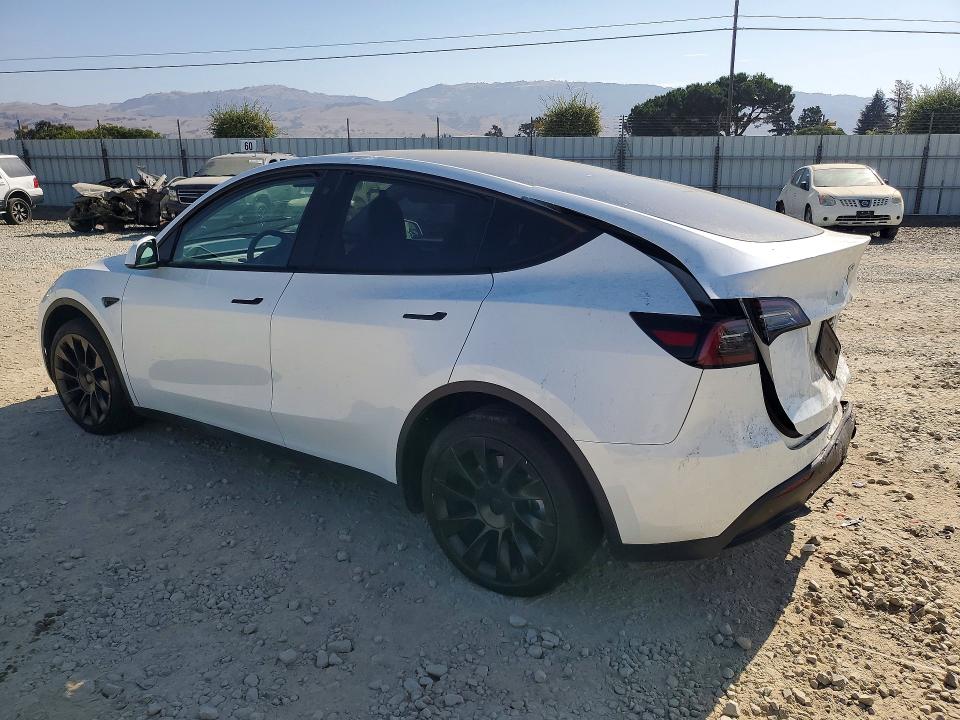 Фото 2 с аукциона – 2023 TESLA MODEL Y с VIN 7SAYGDEE1PF747437