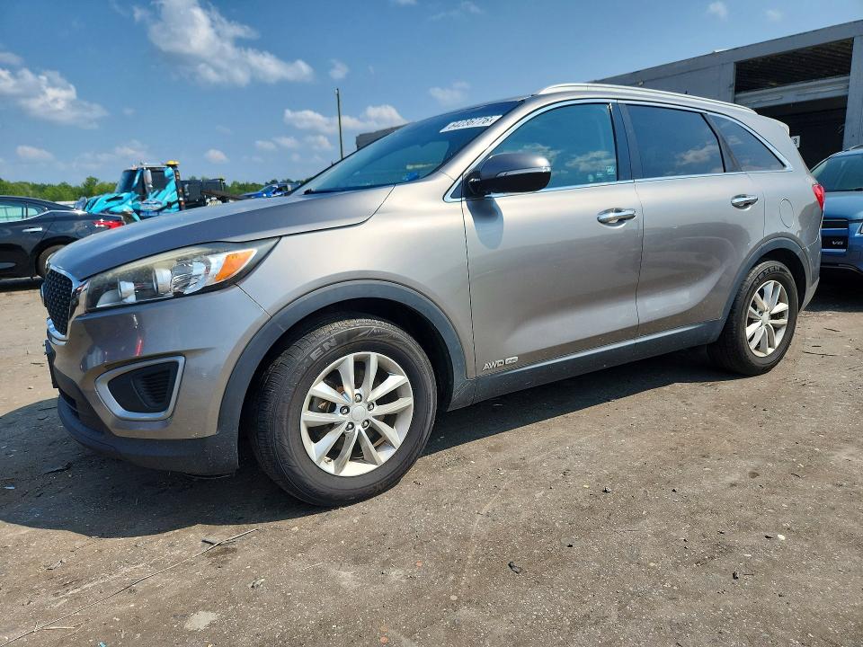 KIA SORENTO 2017 with VIN 5XYPGDA52HG213131 - Photo from auction