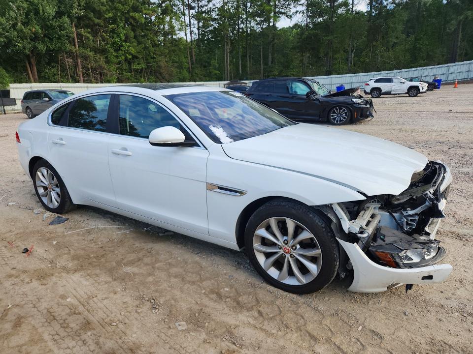 Photo 4 from auction – 2019 JAGUAR XF with VIN SAJBD4FX1KCY78838