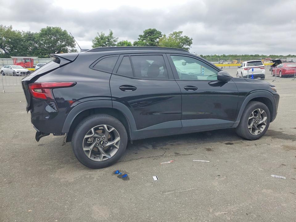 Photo 3 from auction – 2025 CHEVROLET TRAX with VIN KL77LHEP4SC311102