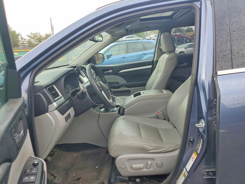 Photo 7 from auction – 2015 TOYOTA HIGHLANDER with VIN 5TDJKRFH3FS170259