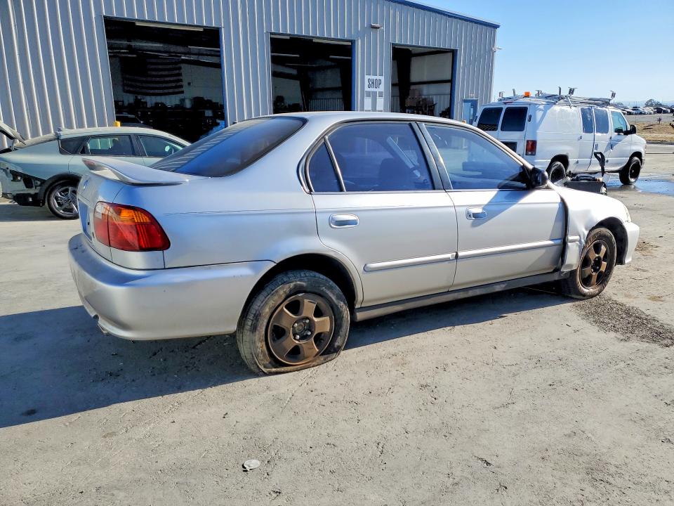 Photo 3 from auction – 2000 HONDA CIVIC with VIN 2HGEJ6615YH577606