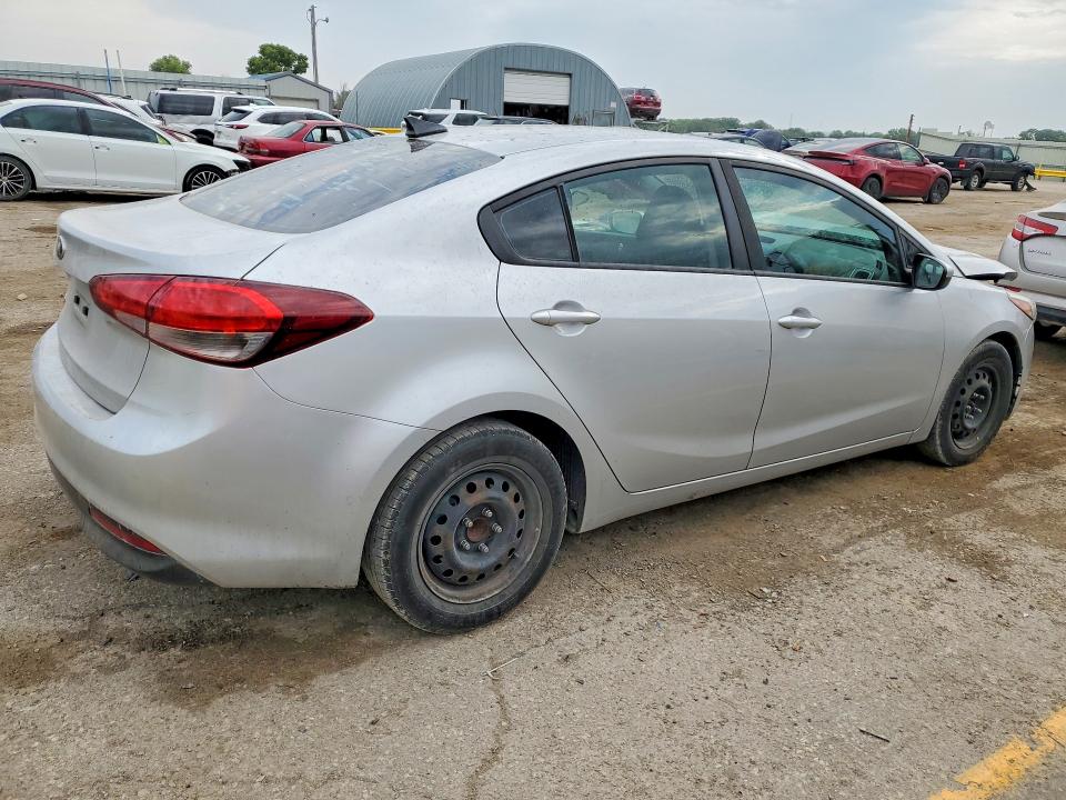Снимка 3 от търг – 2017 KIA FORTE с VIN 3KPFK4A73HE115508
