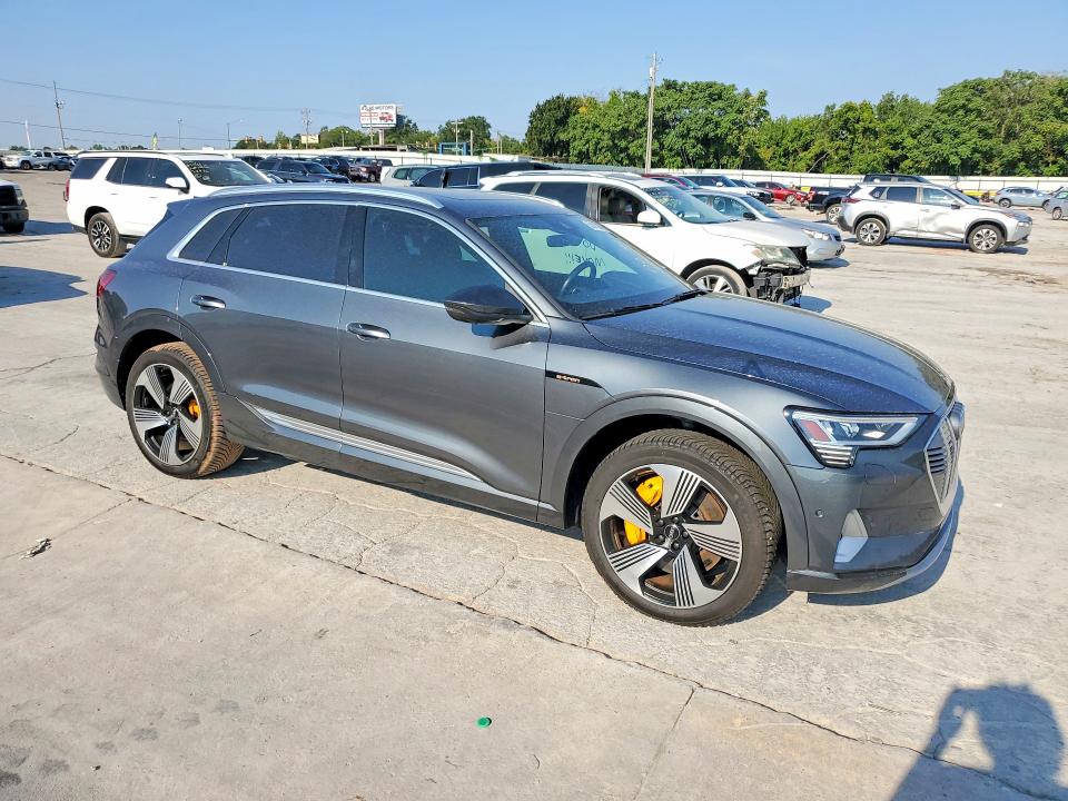 Photo 4 from auction – 2019 AUDI E-TRON with VIN WA1VAAGE3KB007357