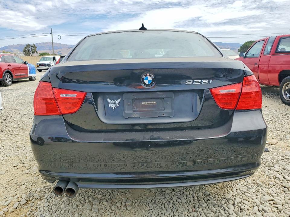 Photo 6 from auction – 2010 BMW 328 with VIN WBAPK7C57AA461052