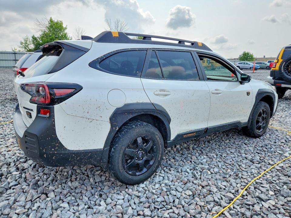 Photo 3 from auction – 2022 SUBARU OUTBACK with VIN 4S4BTGUD2N3172036