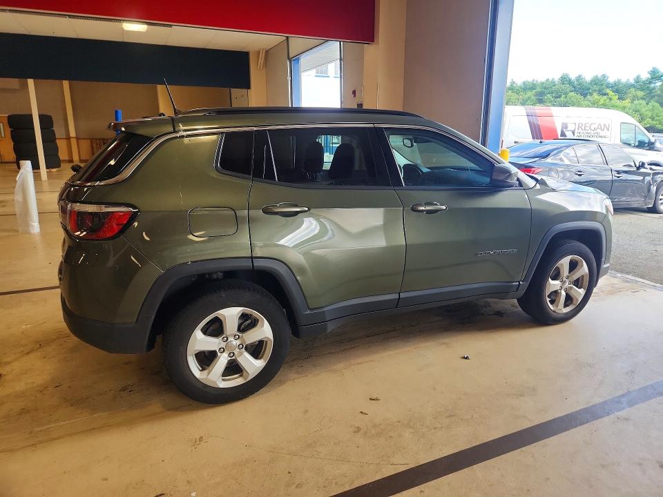 Photo 3 from auction – 2019 JEEP COMPASS with VIN 3C4NJDBB8KT836198