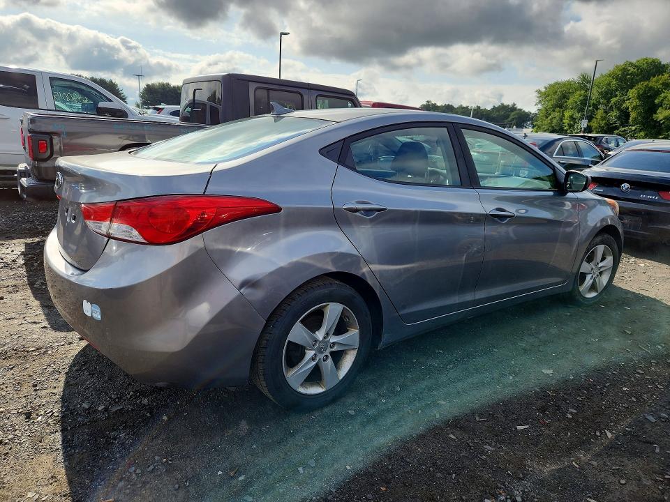 Photo 3 from auction – 2012 HYUNDAI ELANTRA with VIN KMHDH4AE2CU455761
