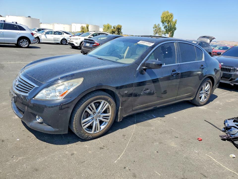 2015 INFINITI Q40