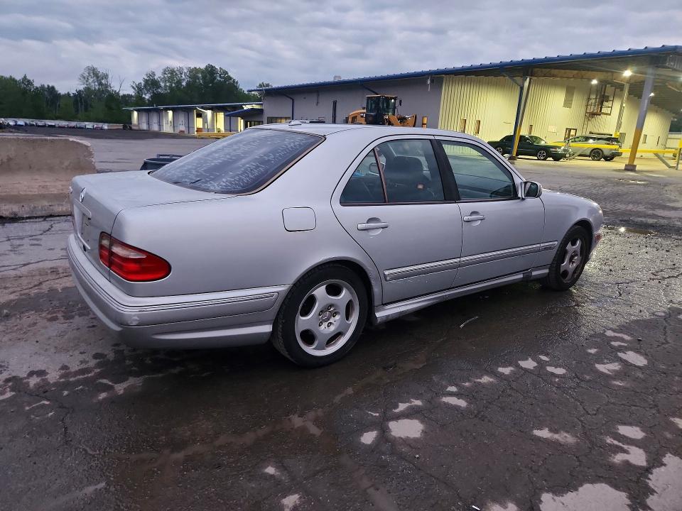 Photo 3 from auction – 2000 MERCEDES-BENZ E with VIN WDBJF70J7YB065964