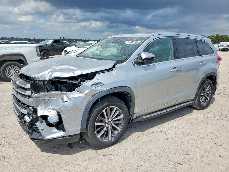 TOYOTA HIGHLANDER 2018 with VIN 5TDKZRFH2JS538097 - Photo from auction