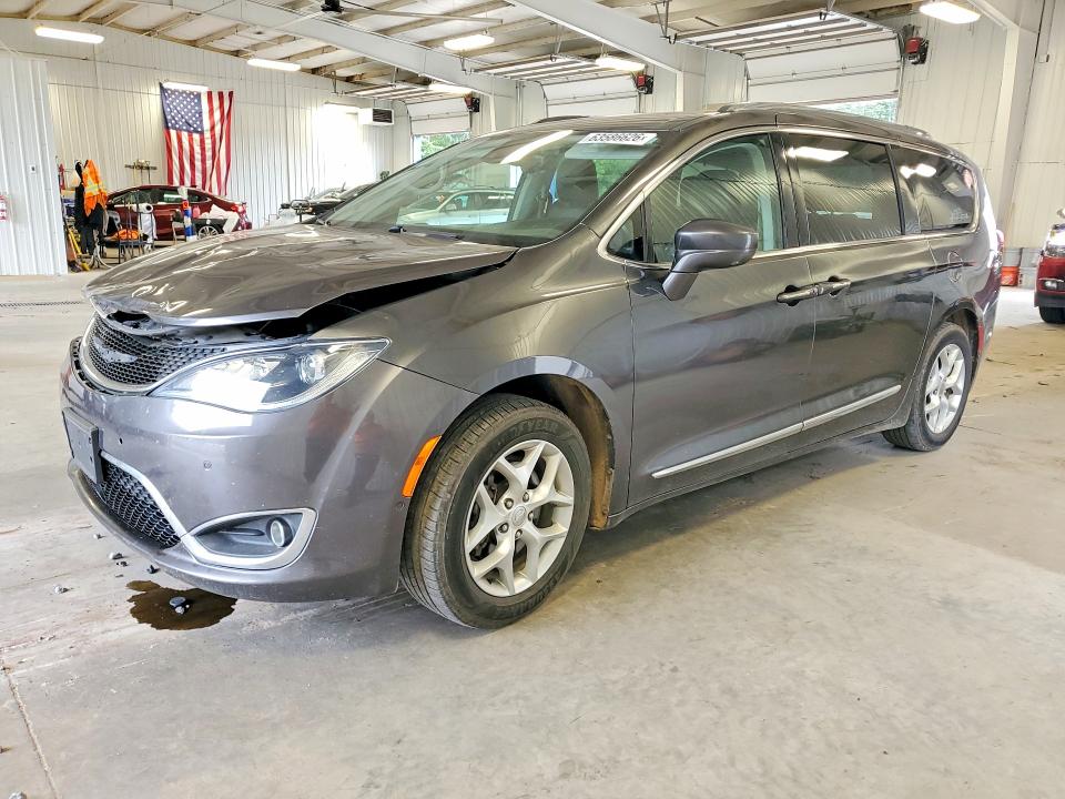 CHRYSLER PACIFICA 2017 with VIN 2C4RC1EG5HR623657 - Photo from auction