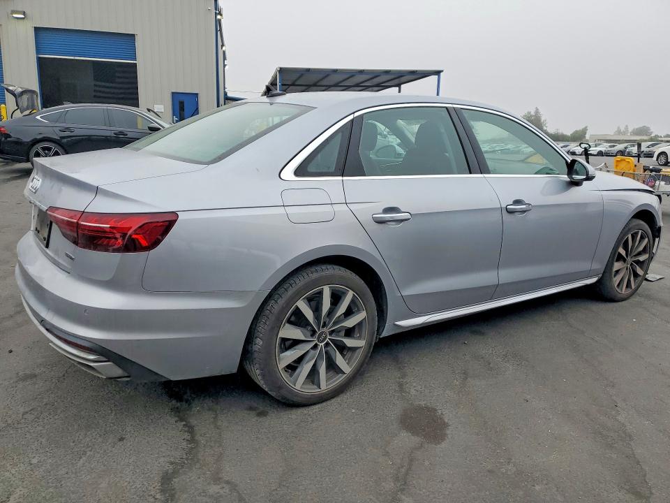 Foto 3 de la subasta – 2022 AUDI A4 con VIN WAUBBAF41NN008456
