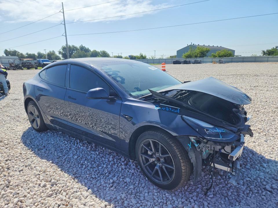 Foto 4 de la subasta – 2022 TESLA MODEL 3 con VIN 5YJ3E1EA6NF373123