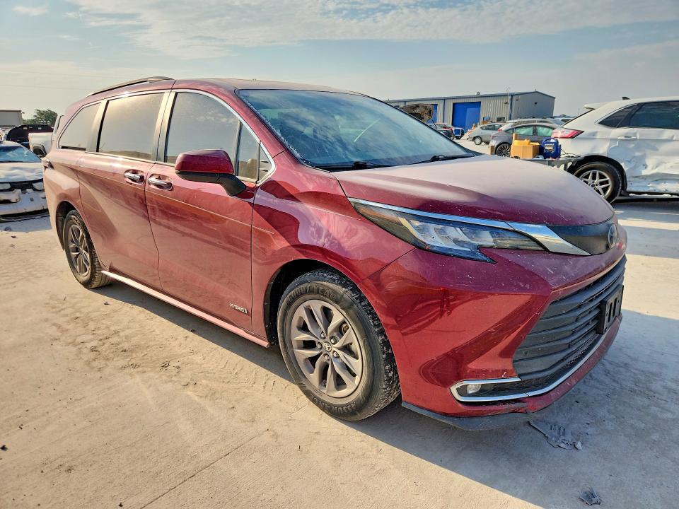 Photo 4 from auction – 2021 TOYOTA SIENNA with VIN 5TDYRKEC2MS008305