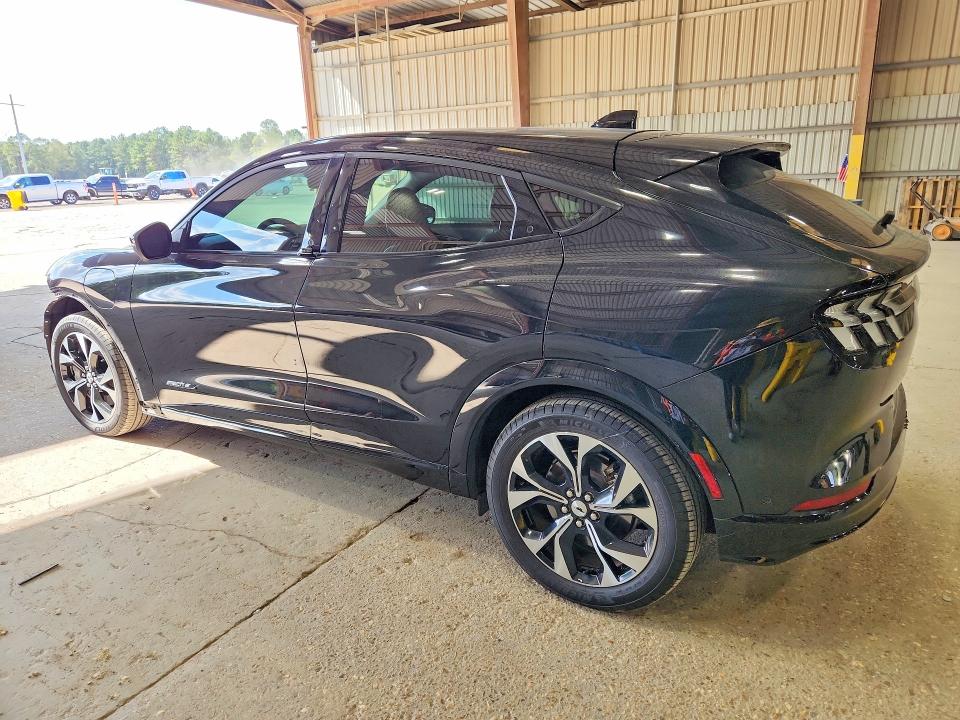 Photo 2 from auction – 2021 FORD MUSTANG MACH-E with VIN 3FMTK3R74MMA43196