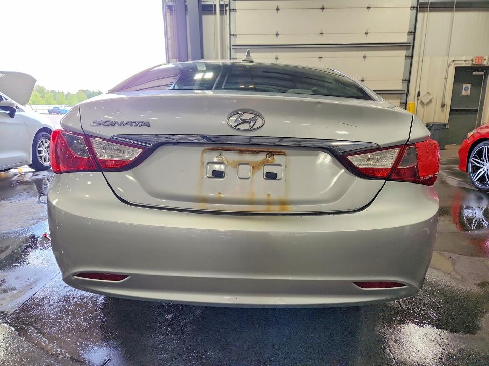 Photo 6 from auction – 2011 HYUNDAI SONATA with VIN 5NPEB4AC4BH272430