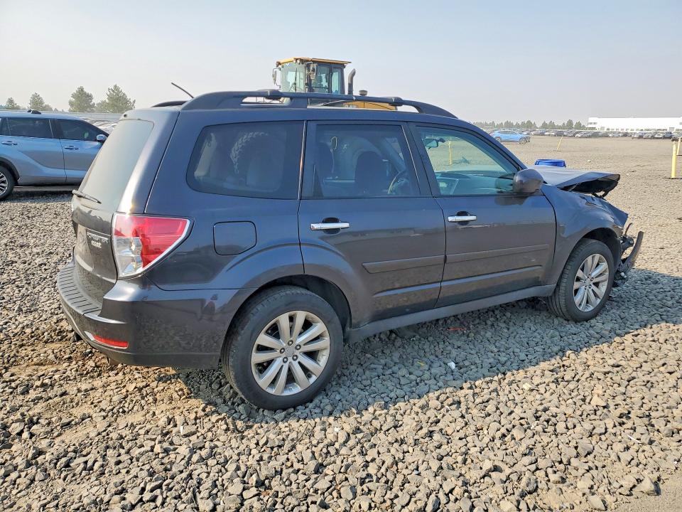 Photo 3 from auction – 2012 SUBARU FORESTER with VIN JF2SHADC3CH408012