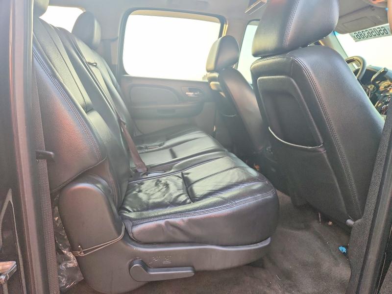Photo 10 from auction – 2012 CHEVROLET SUBURBAN with VIN 1GNSCJE07CR304576
