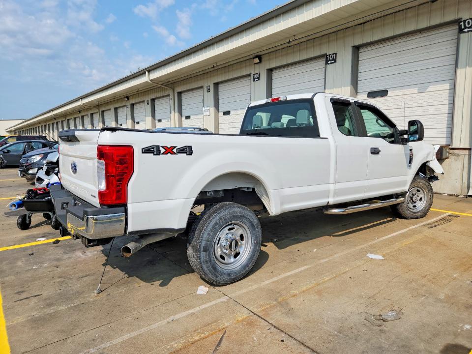 Photo 3 from auction – 2017 FORD F250 with VIN 1FT7X2B66HEC19549