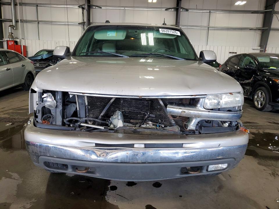 Photo 5 from auction – 2004 CHEVROLET SUBURBAN with VIN 1GNFK16Z74J197014