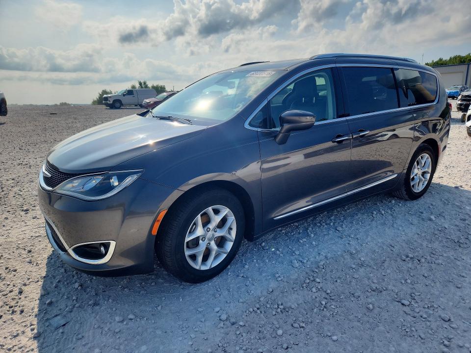 CHRYSLER PACIFICA 2018 with VIN 2C4RC1BG3JR236373 - Photo from auction