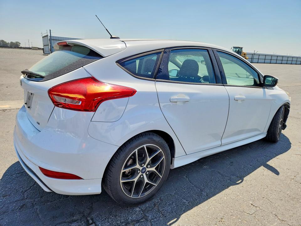 Photo 3 from auction – 2015 FORD FOCUS with VIN 1FADP3K2XFL222054