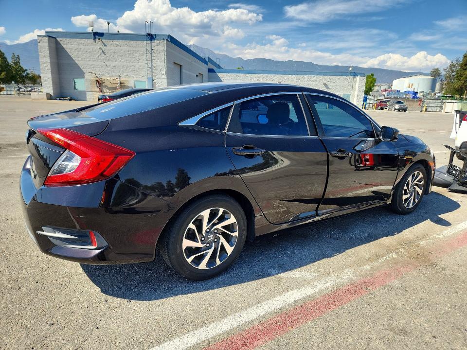 Photo 3 from auction – 2016 HONDA CIVIC with VIN 2HGFC2F76GH512600