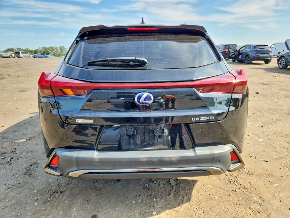 Foto 6 de la subasta – 2019 LEXUS UX con VIN JTHU9JBH5K2014028