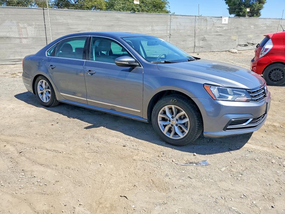 Photo 4 from auction – 2017 VOLKSWAGEN PASSAT with VIN 1VWAT7A3XHC080699
