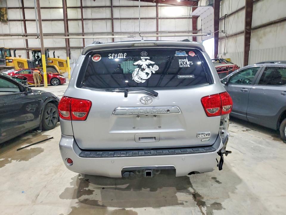 Photo 6 from auction – 2012 TOYOTA SEQUOIA with VIN 5TDDW5G18CS071993